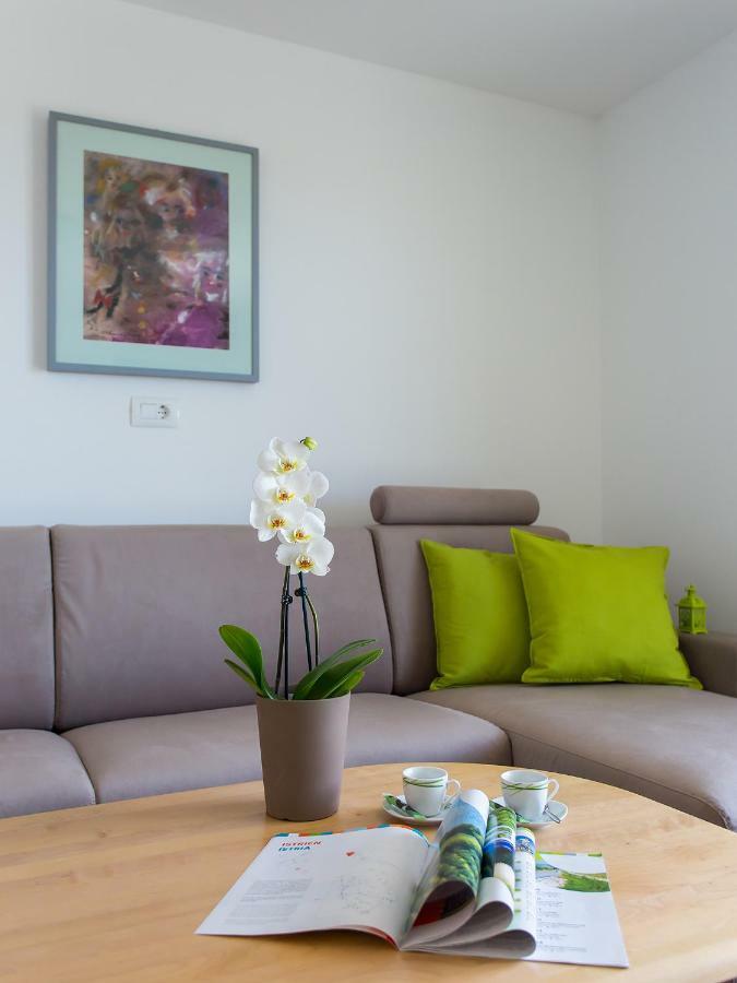 Apartment Maestral Porec Esterno foto